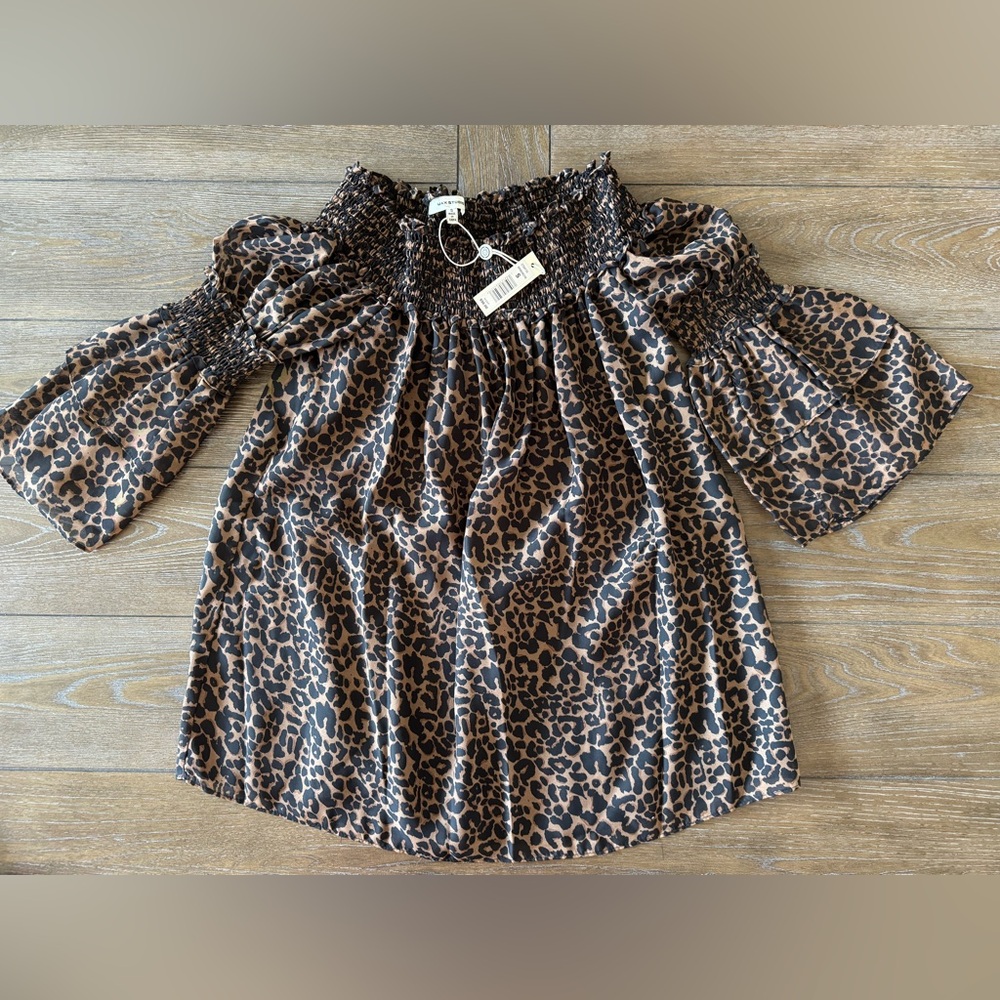 Leopard Print Off-Shoulder Top - Picture 2 of 12